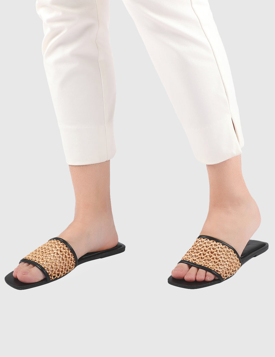 Kirsti Open Toe Sandals & Flip Flops (Black)