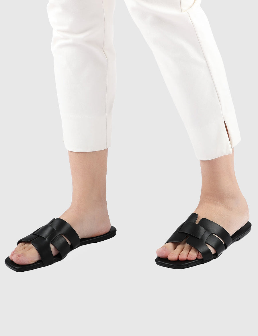 Lisbeth Open Toe Sandals & Flip Flops (Black)