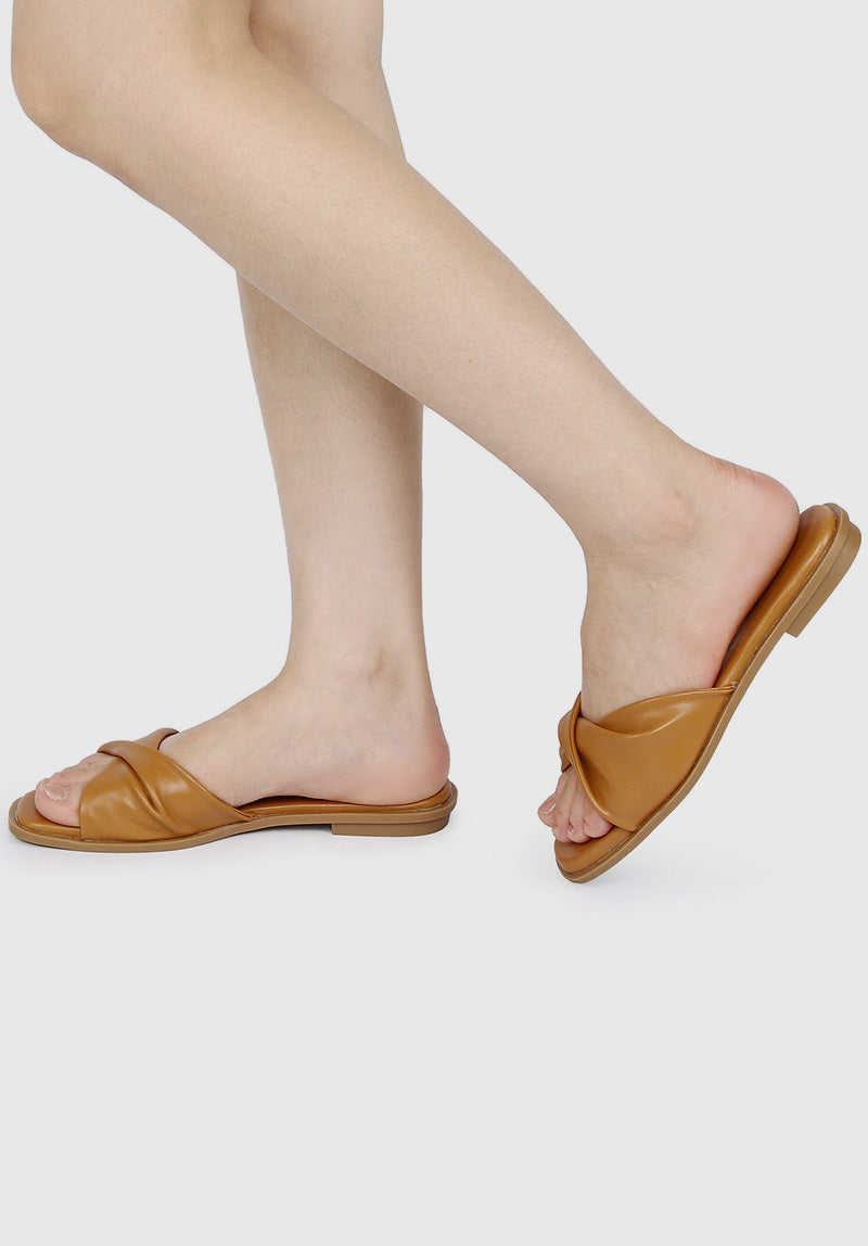 Dalinda Open Toe Sandals & Flip Flops (Brown)