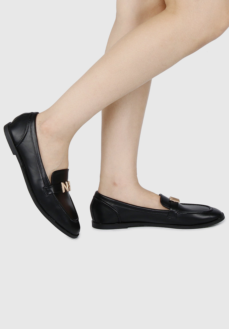 Nurita Harith Hanan Rounded Toe Loafers, Moccasins & Boat Shoes (Black)