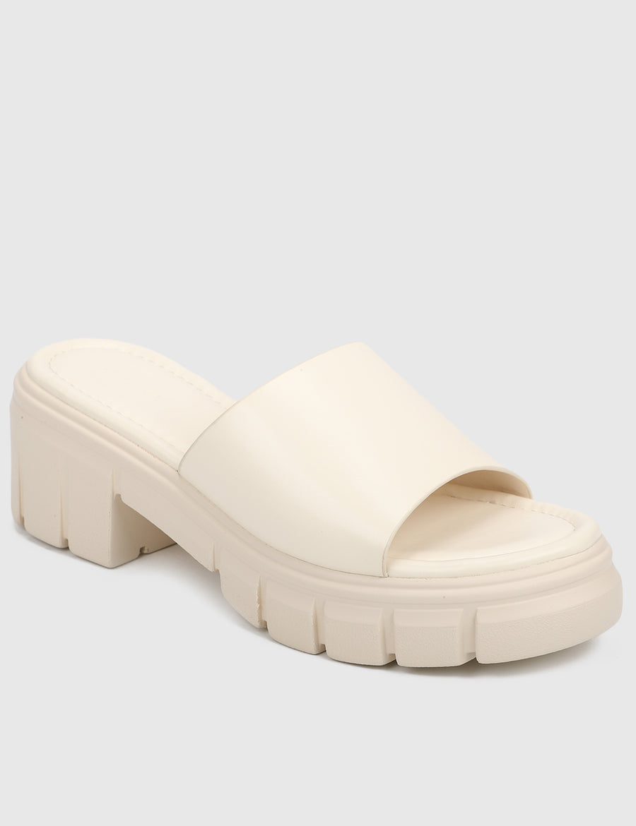 Shari Open Toe Sandals & Flip Flops (White)