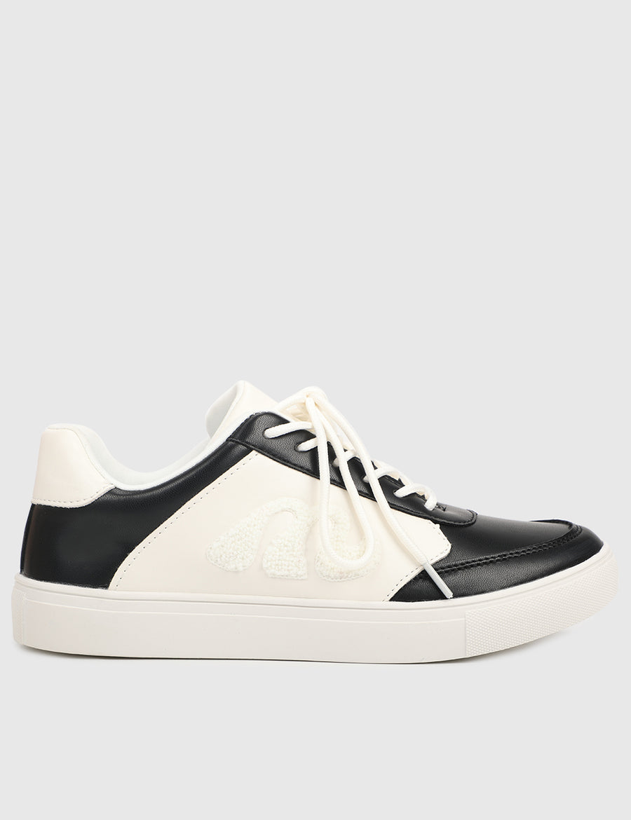 Bee-Free Rounded Toe Sneakers Women (Black)