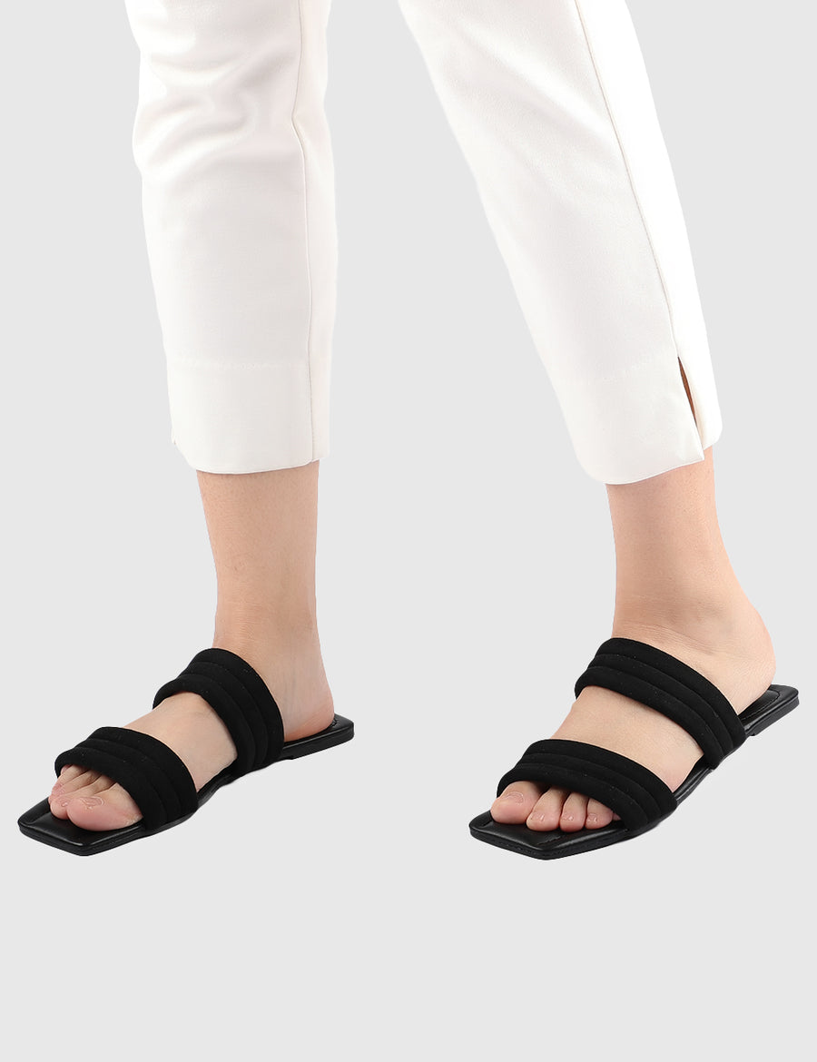 Esta Open Toe Sandals & Flip Flops (Black)